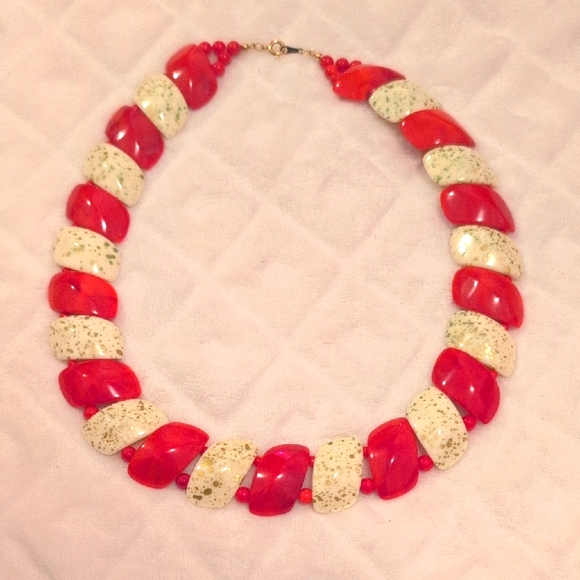 Vintage Jewelry - Vintage 1980s Chunky Red Speckled Necklace
